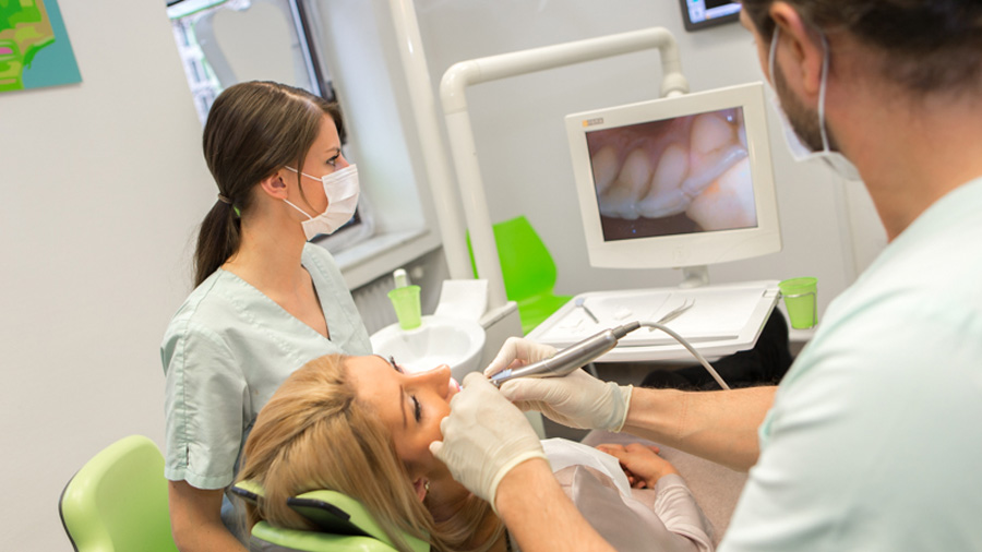 Karies vorbeugen | Dr. Pantas Zahnersatz ohne Zuzahlung