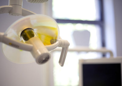 Beleuchtung Behandlungsraum Zahnarzt Düsseldorf Dr. Pantas