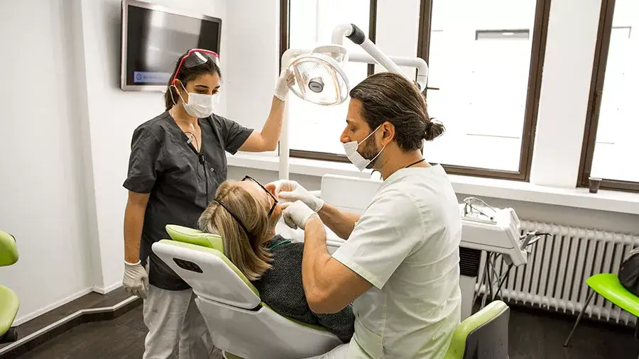 Zahn ziehen | Dr. Pantas Zahn ziehen